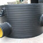 حوضچه فاضلاب بتنی در حال نصب در پروژه شهری